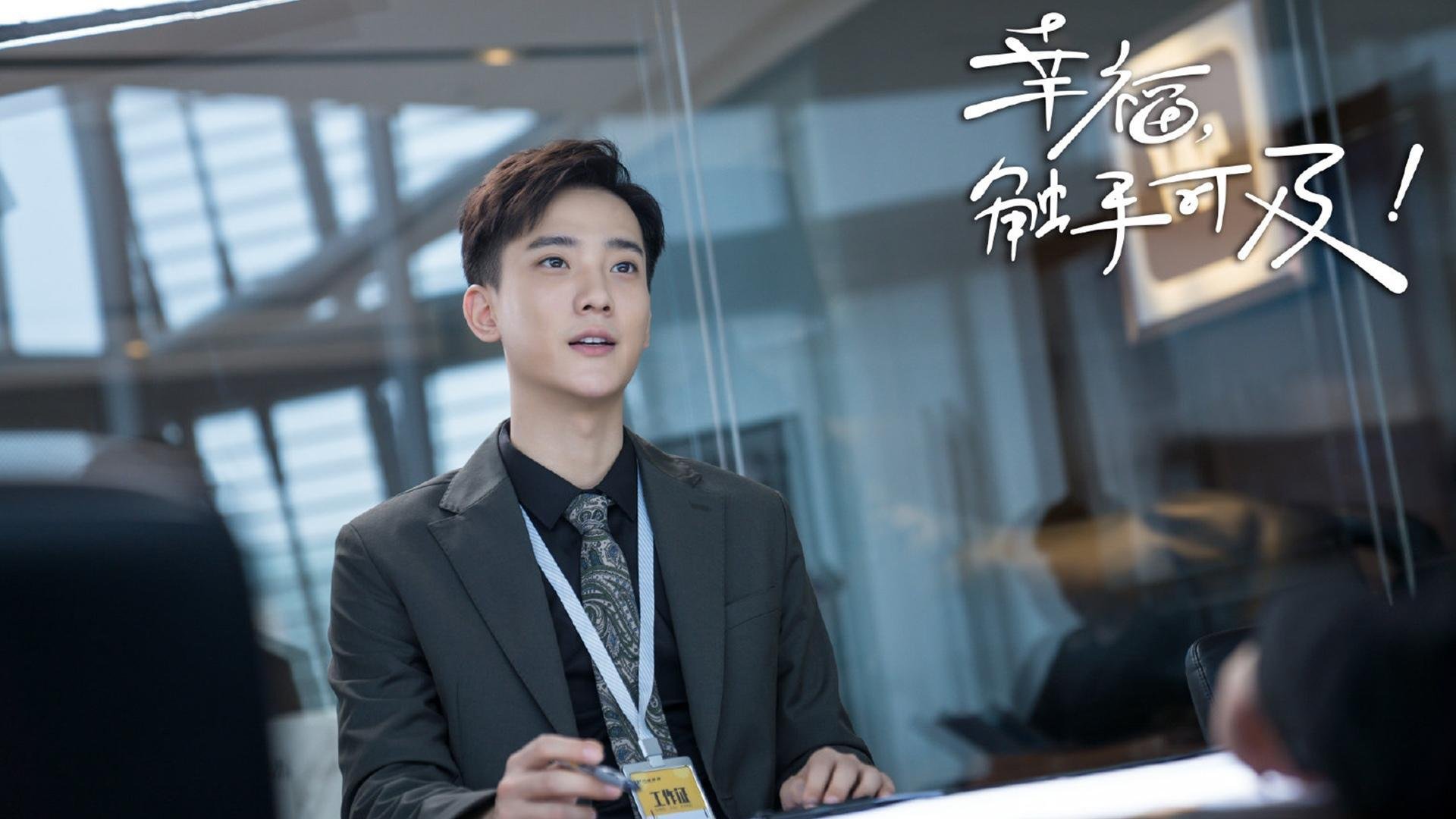 开云体育官网登入-_极光滑雪与光影秀：冬日奇观激荡心灵_，极光和滑雪总有一个要有的吧